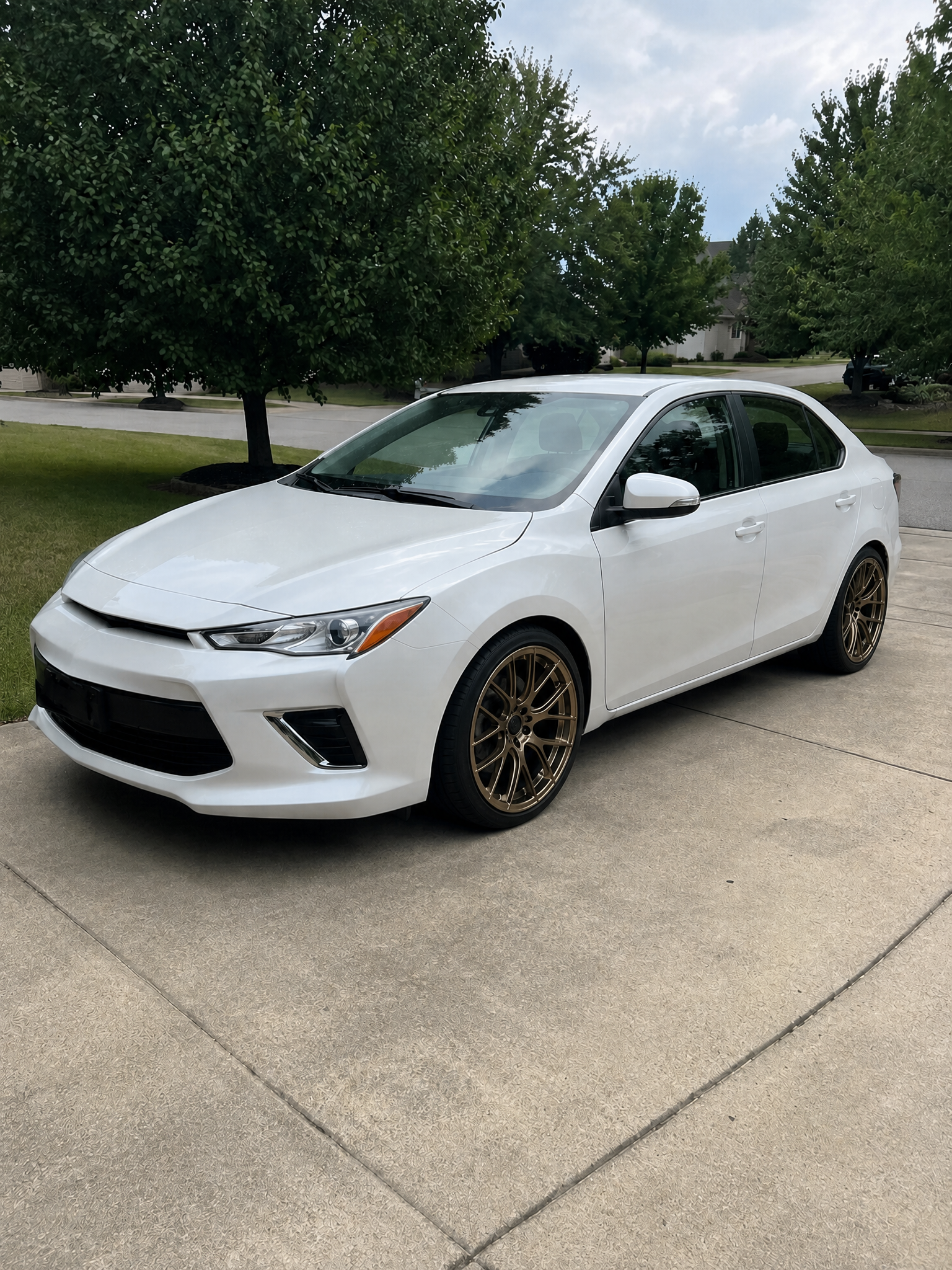 The same sedan re-rendered on a new wheel style by the ModMyCar studio